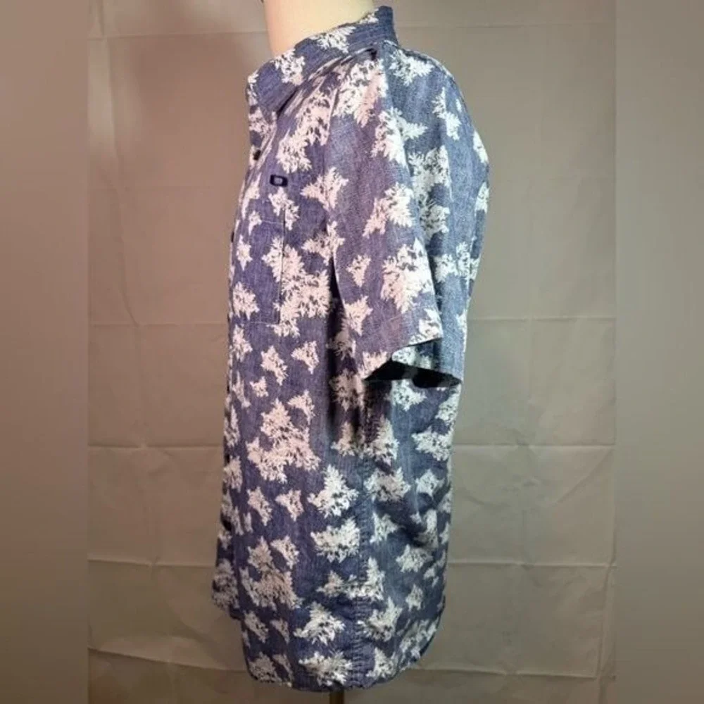 Oakley Blue and‎ White Floral Button Down Shirt - Picture 2 of 5